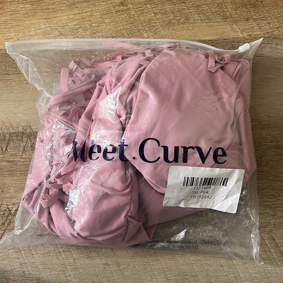 Meet Curve Fringe One Piece - Picture 2 of 2